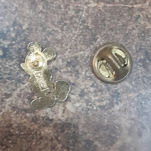 Vintage authentic Mickey Mouse lapel pin - Picture 2 of 3